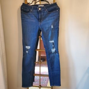 Levi's Skinny jeans. Mid-rise, medium/dark wash. Size 29